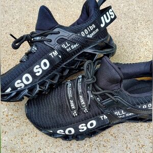 Fashion Black Athletic Sneakers, Graphics, Size 7, Great Fit